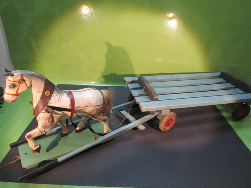 Altes pferd mit wagen veb - altes,